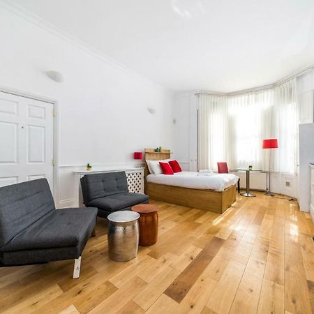 New 1 Bedroom Earls Court Flat Centre Of Лондон Екстериор снимка