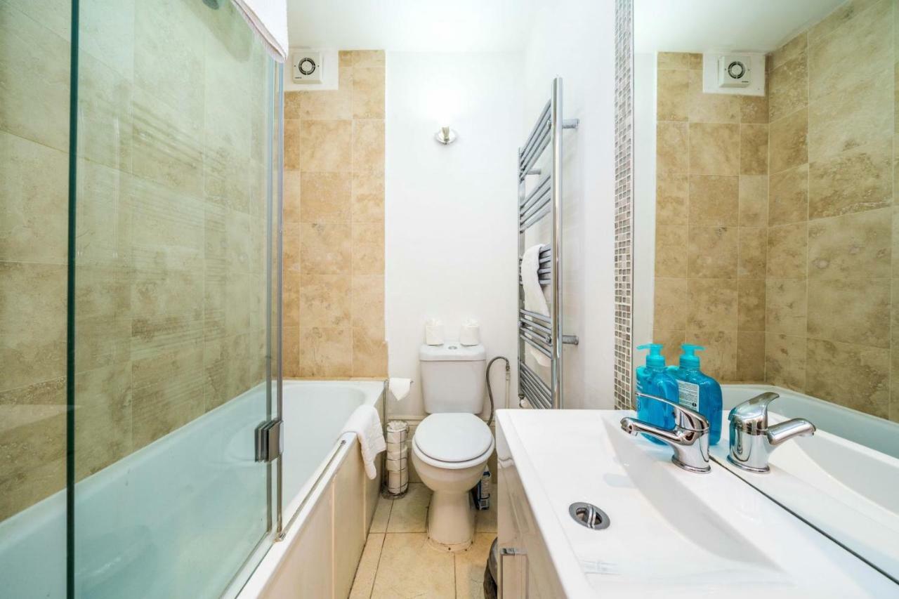 New 1 Bedroom Earls Court Flat Centre Of Лондон Екстериор снимка